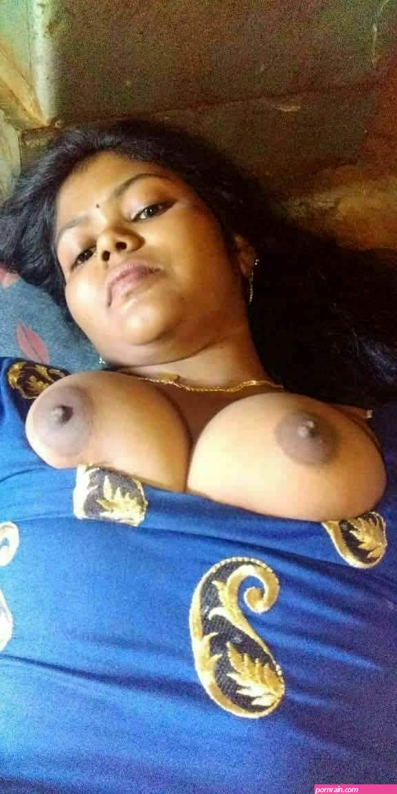 Unmarried Chennai Tamil girl showing round boobs