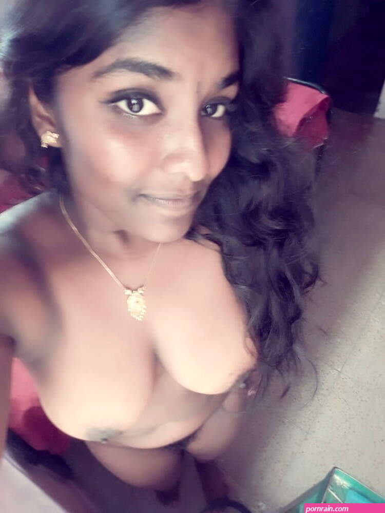Dusky Tamil girl nude selfie pics