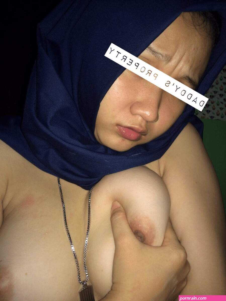 Foto Selfie Bugil Bokep Terbaru on X: 8 Toket Hijaber Selalu Gede! Doyan Ngentot Tusuk Memek Pake Botol Coca Cola