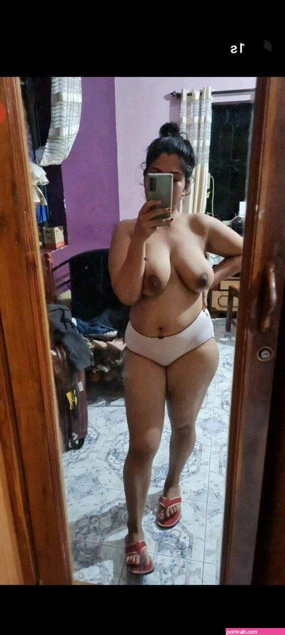 Bigboob North Indian college girl nude selfies