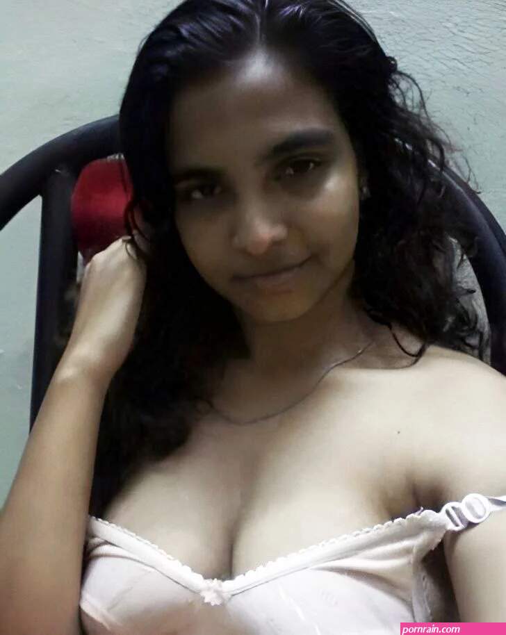 Naughty Mallu Slim Girl Full Naked Selfie Pics