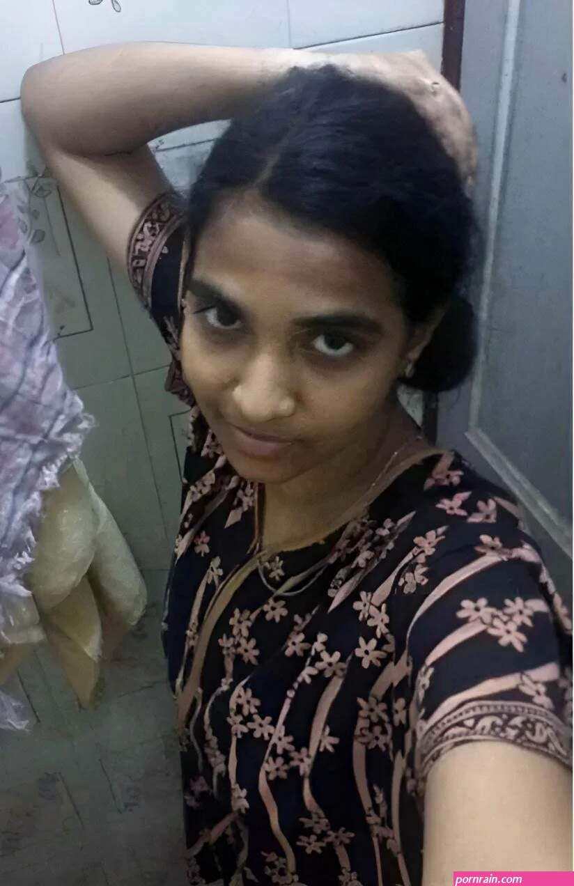 Naughty Mallu Slim Girl Full Naked Selfie Pics