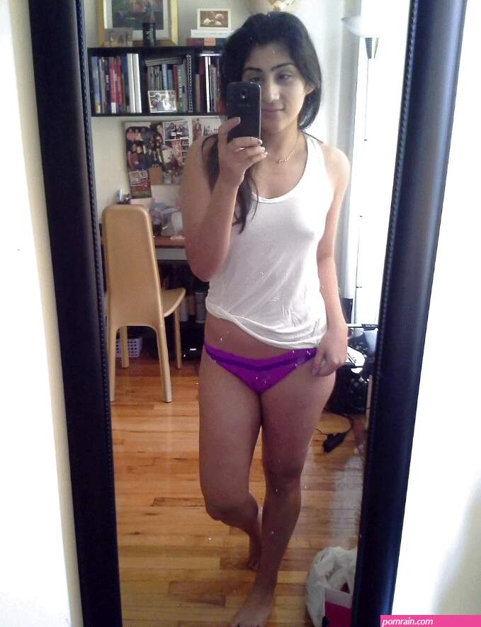 Sexy Indian college girl nude selfie photos