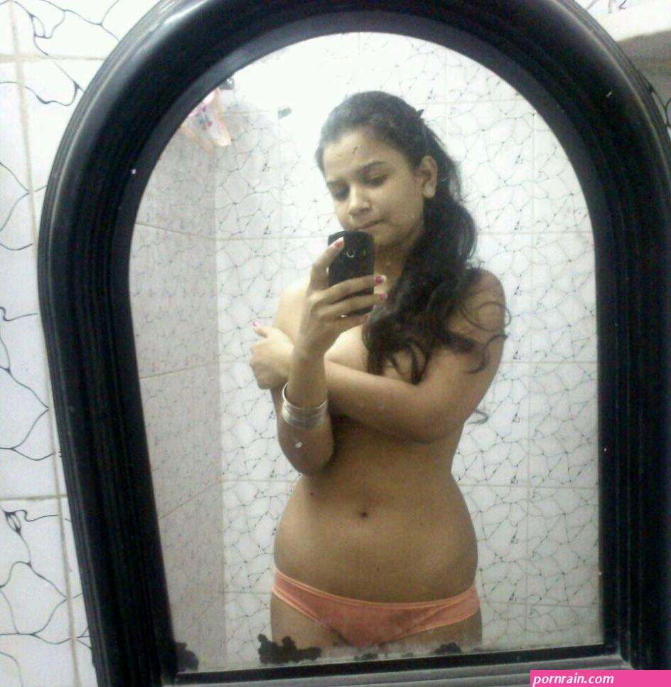 Young Indian College Girl Sexy Nude Selfies Leaked