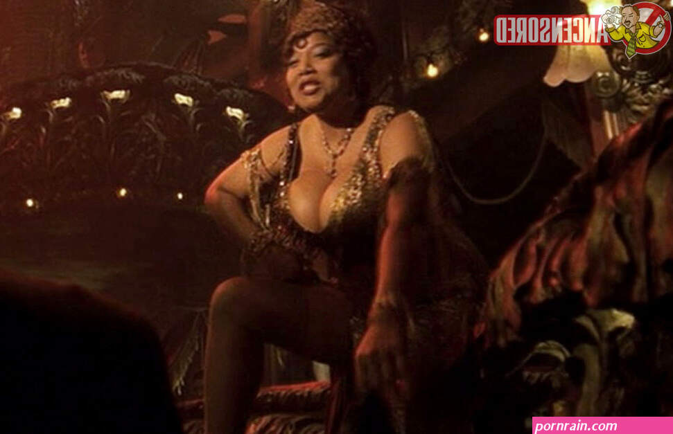 Naked Queen Latifah in Chicago ANCENSORED