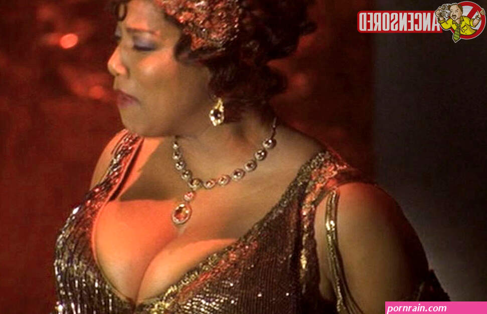 Naked Queen Latifah in Chicago ANCENSORED