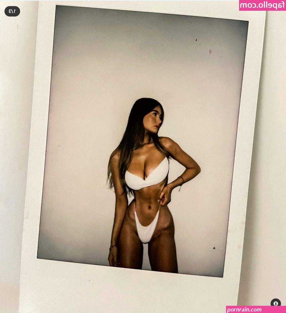Tanned Busty Nonnude Sexy Ella Cervetto Wearing Sunglasses