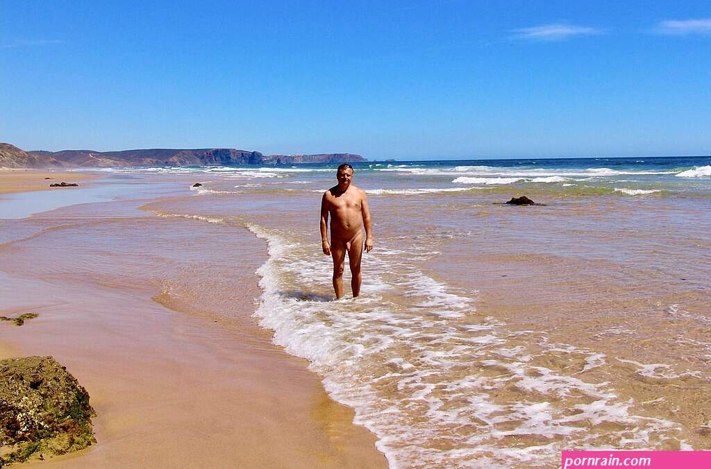 File:Vale de Figueira nudist beach 2.jpg