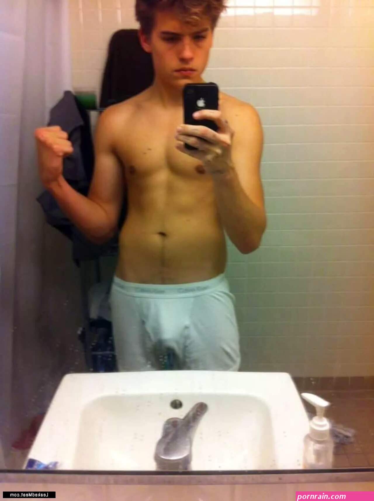 Dylan Sprouse Nude Leaks Via Tumblr