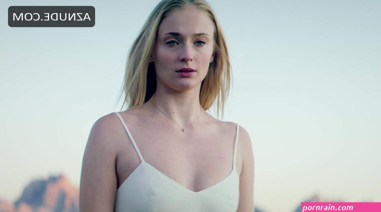 SOPHIE TURNER Nude