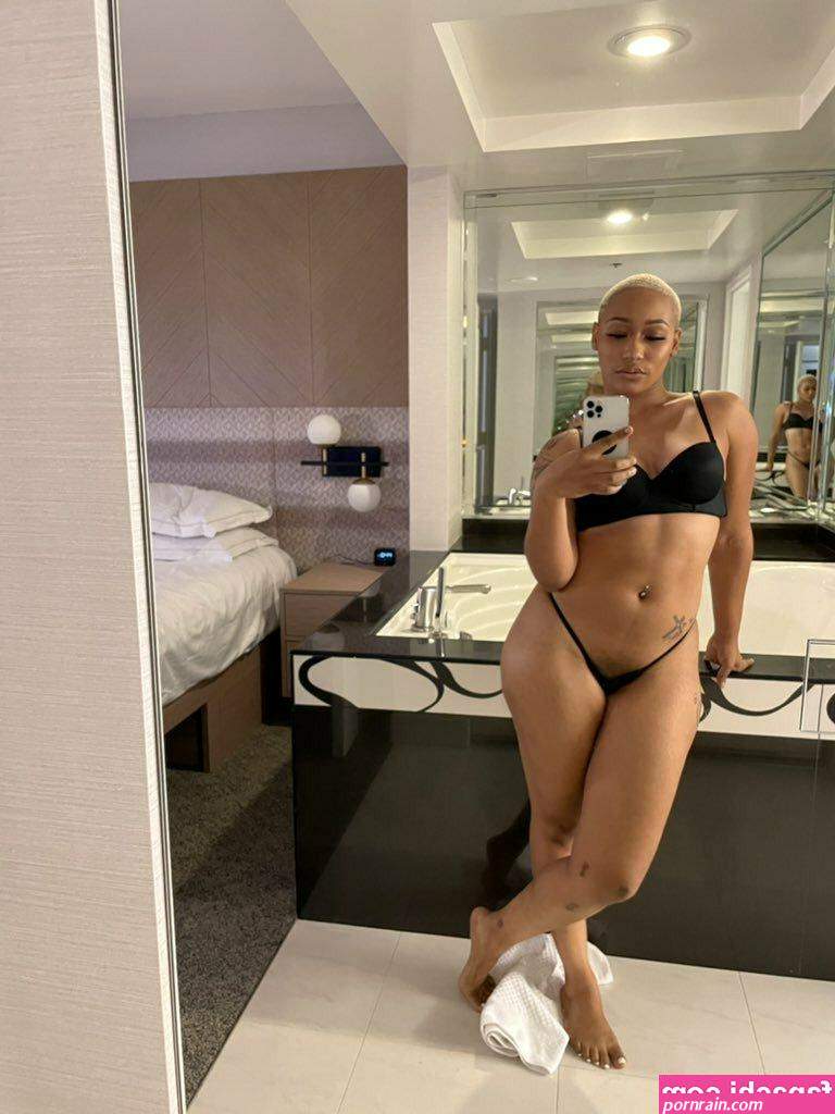 thickassdaphne leaked nude from OnlyFansPatreon