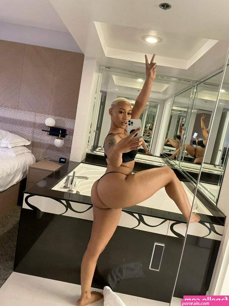 thickassdaphne Nude Leaked OnlyFans