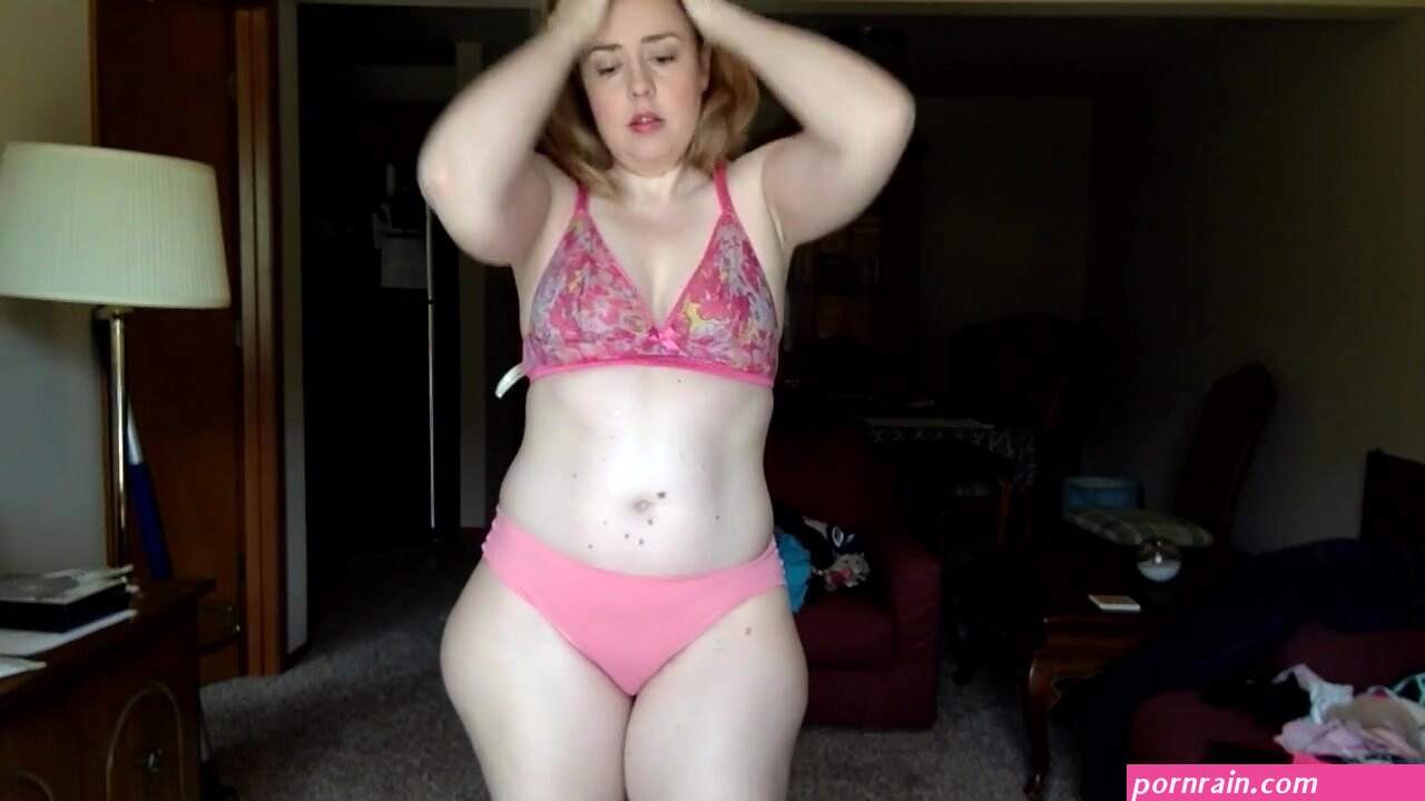 Chubby pawg with great body tries on underwear
