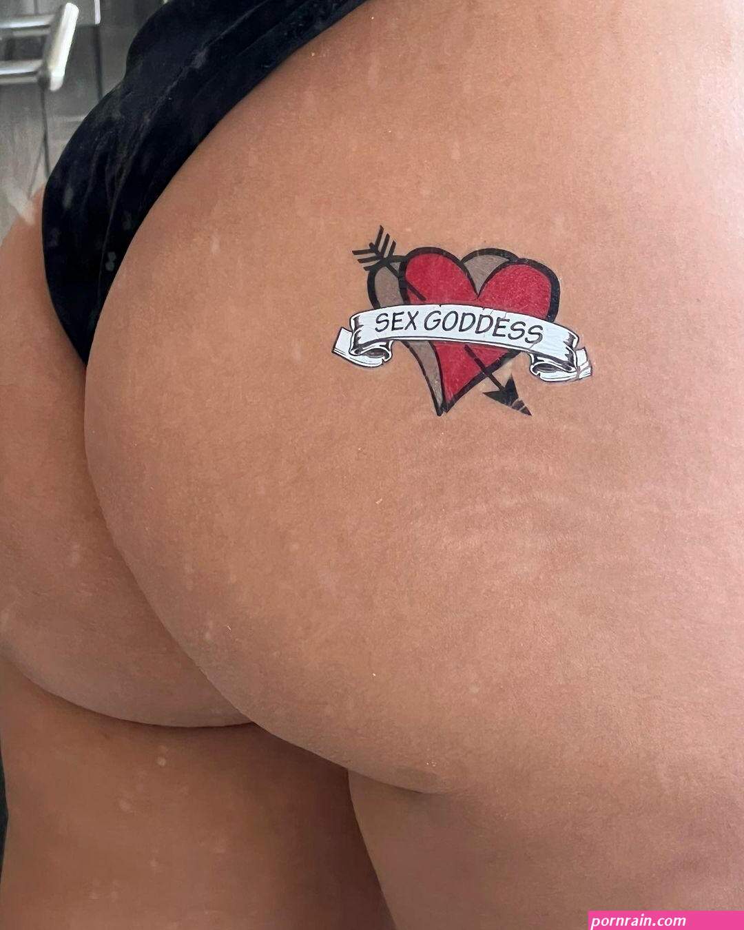 Doja Cat Happily Posts Photo Of Her First Tatto Ever