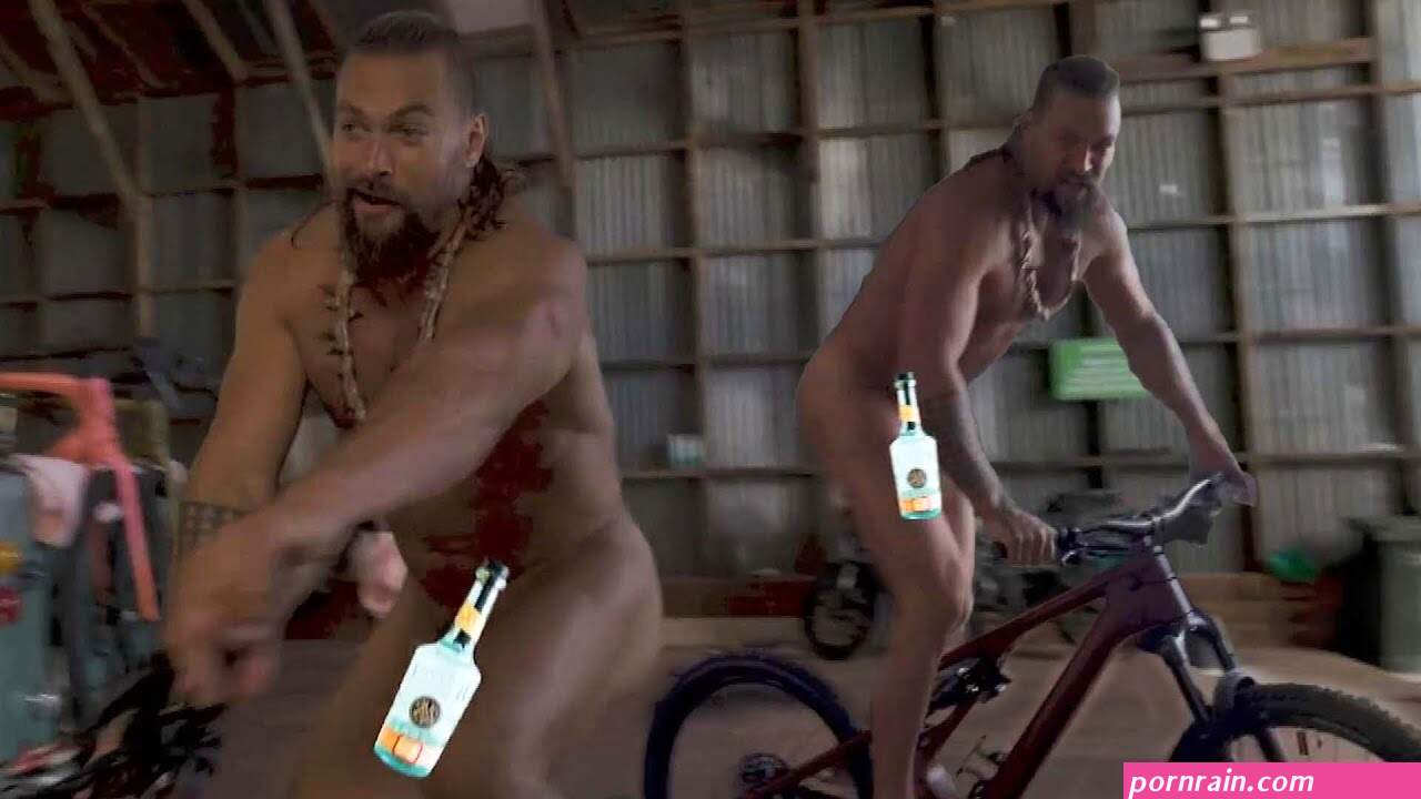 Jason Momoa Does NUDE Workout!