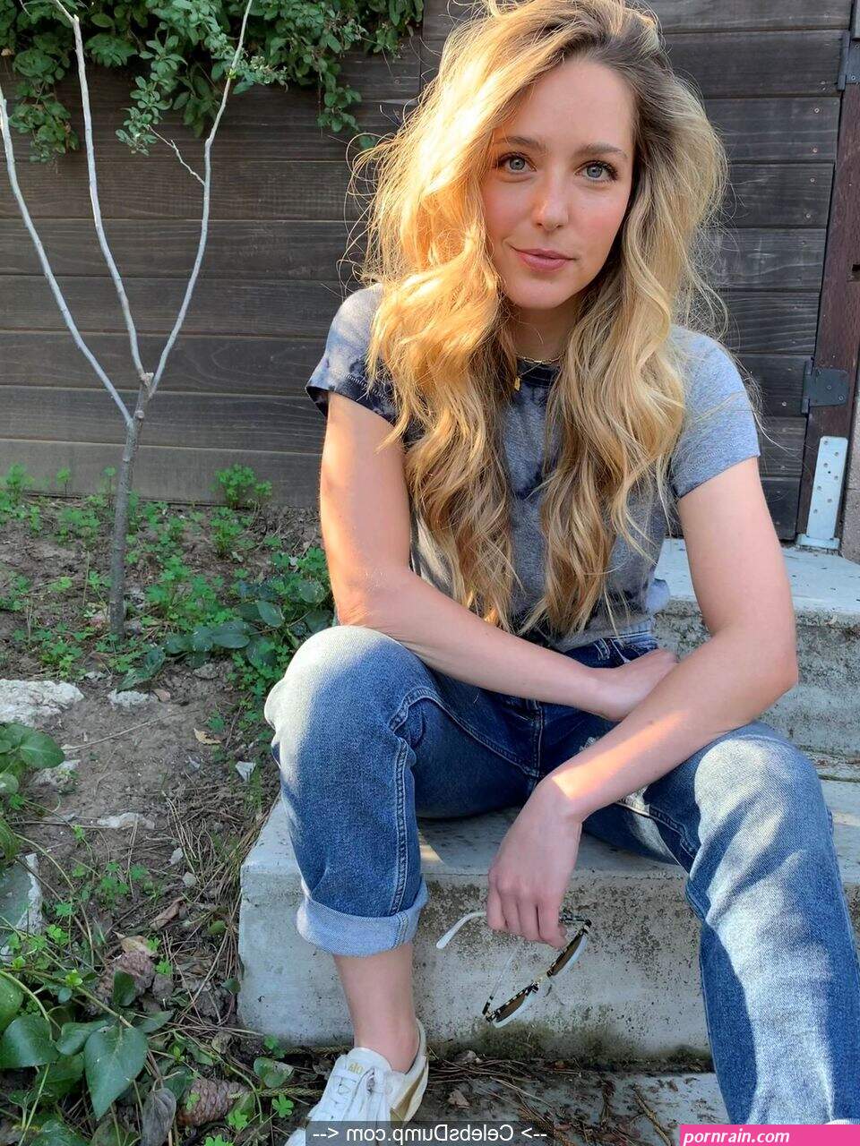 Jessica Rothe sexy topless nude photos movies