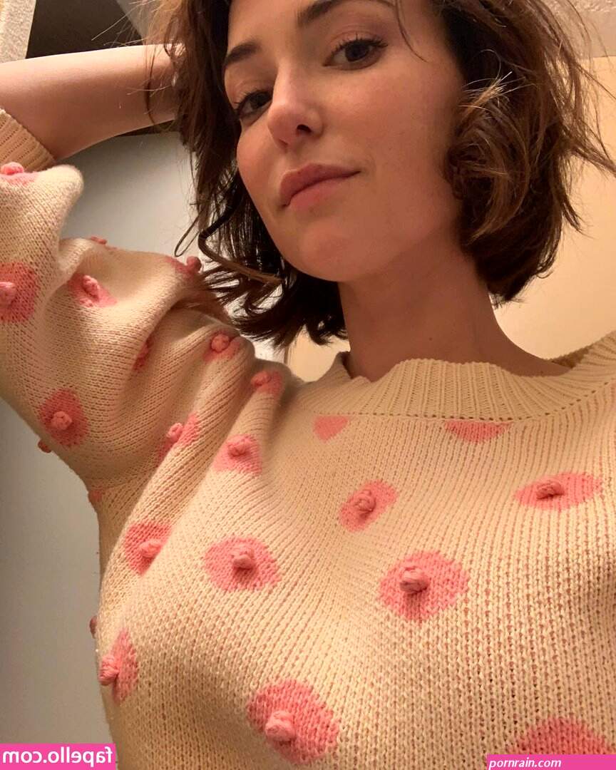 ATT Girl Milana Vayntrub