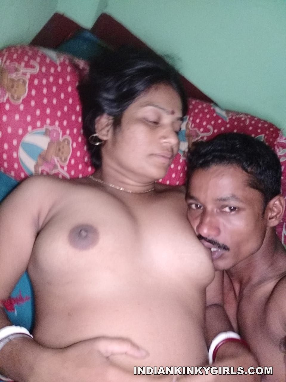 Indian Village Bhabhi Nude XXX Photos