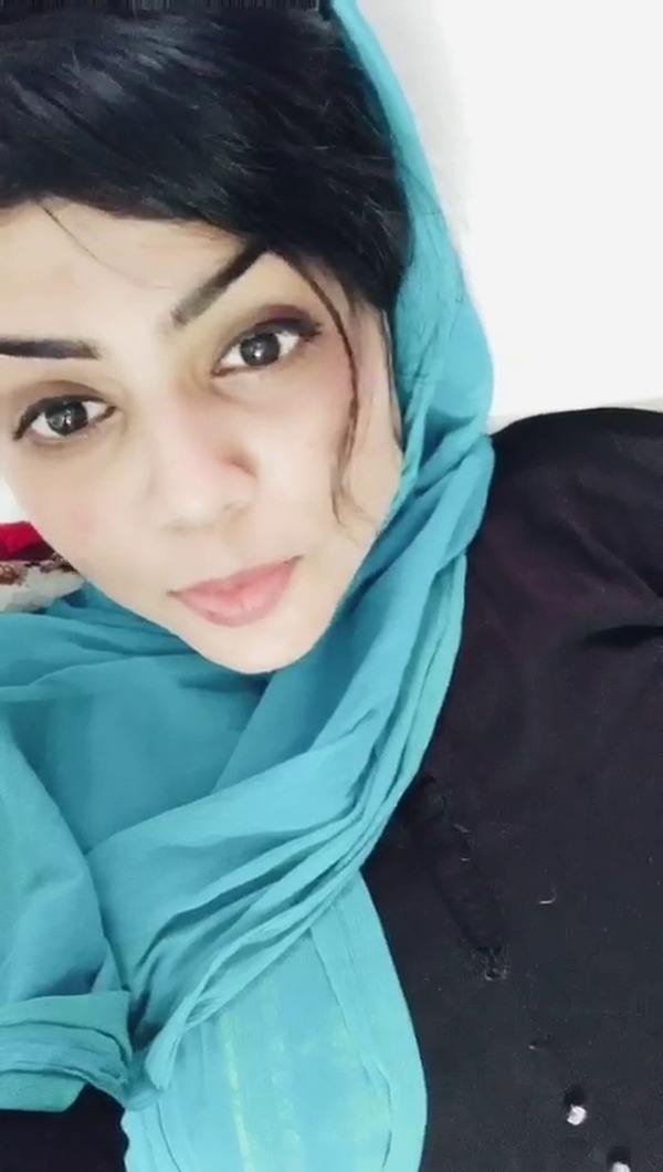 Big boobs NRI Muslim girl nude selfies online