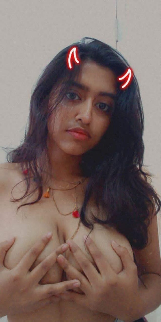Big boob Indian girl Sanjanas nude selfies leaked in 2023 2 pictures