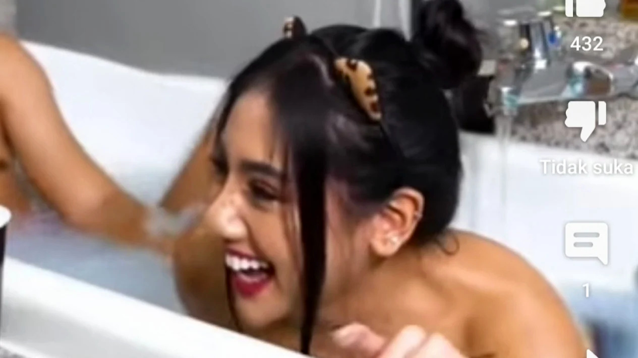 Viral Video! Meli 3GP Lepas Bra hingga Bugil di Bathtub Bareng Pria
