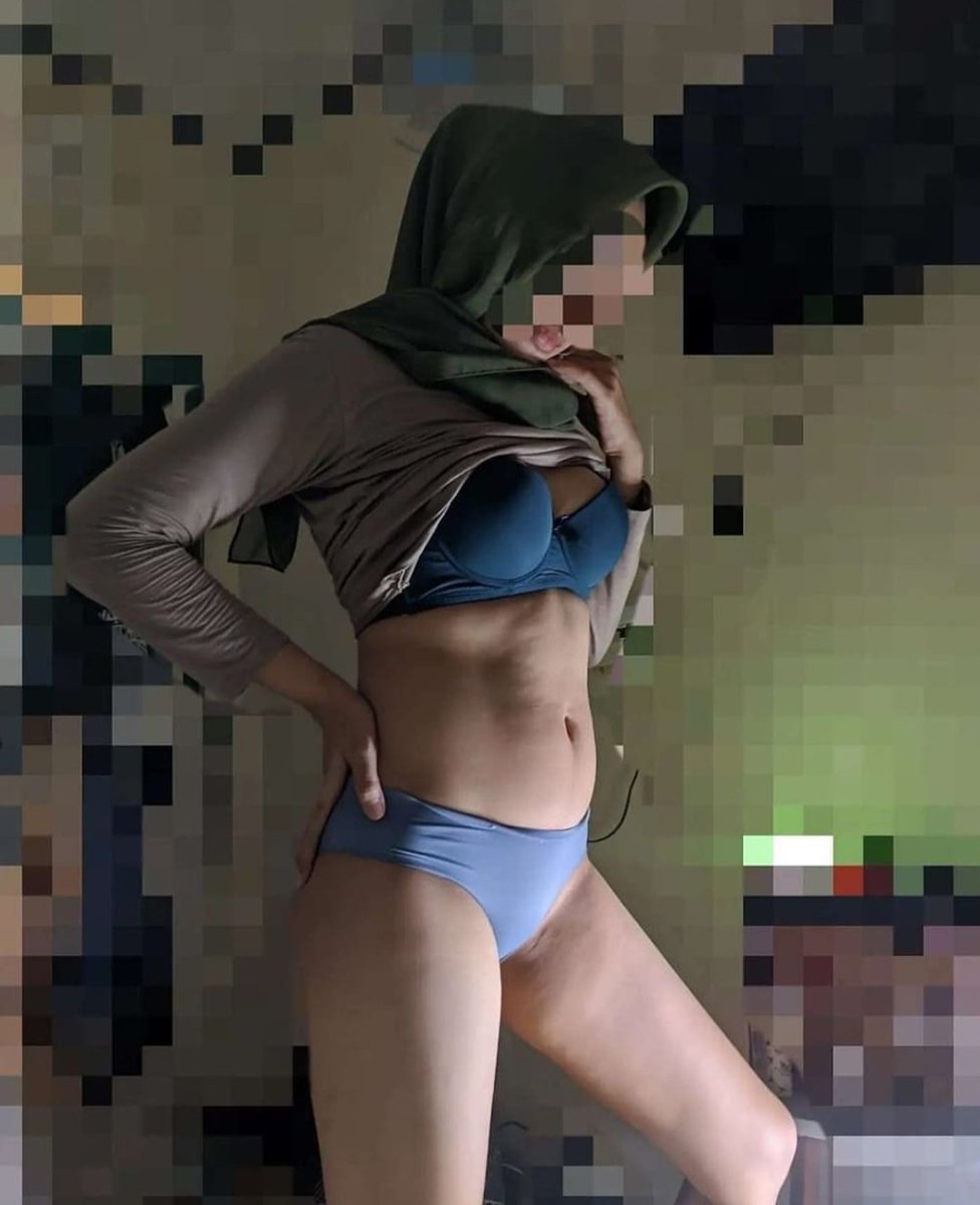 Jilbab pamer bra
