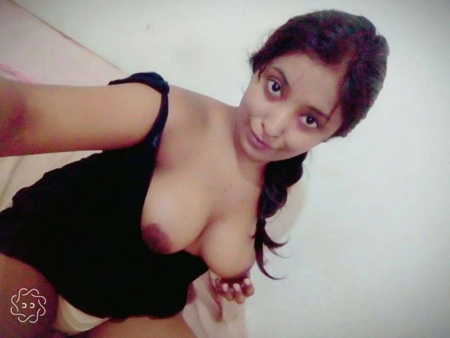 Kerala Ki Chudasi Girl Ke Leaked Nude Selfies
