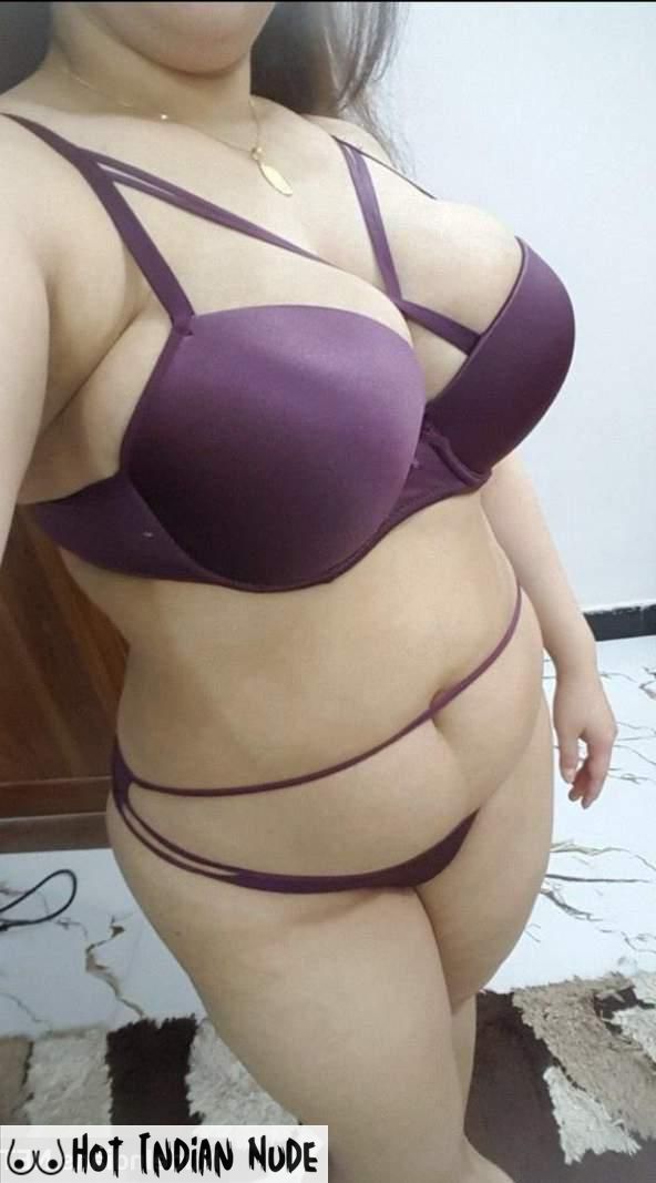 Desi Mallu Aunty