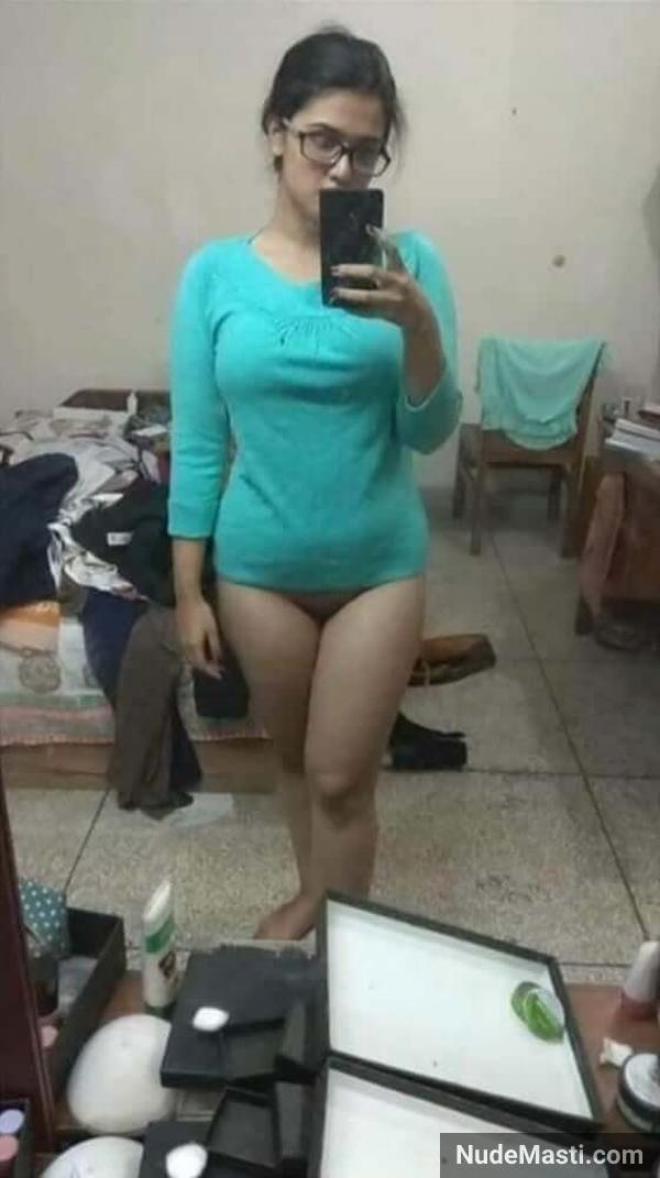 Nude pics of hot Jaipur college girl Nazrin wearing specs
