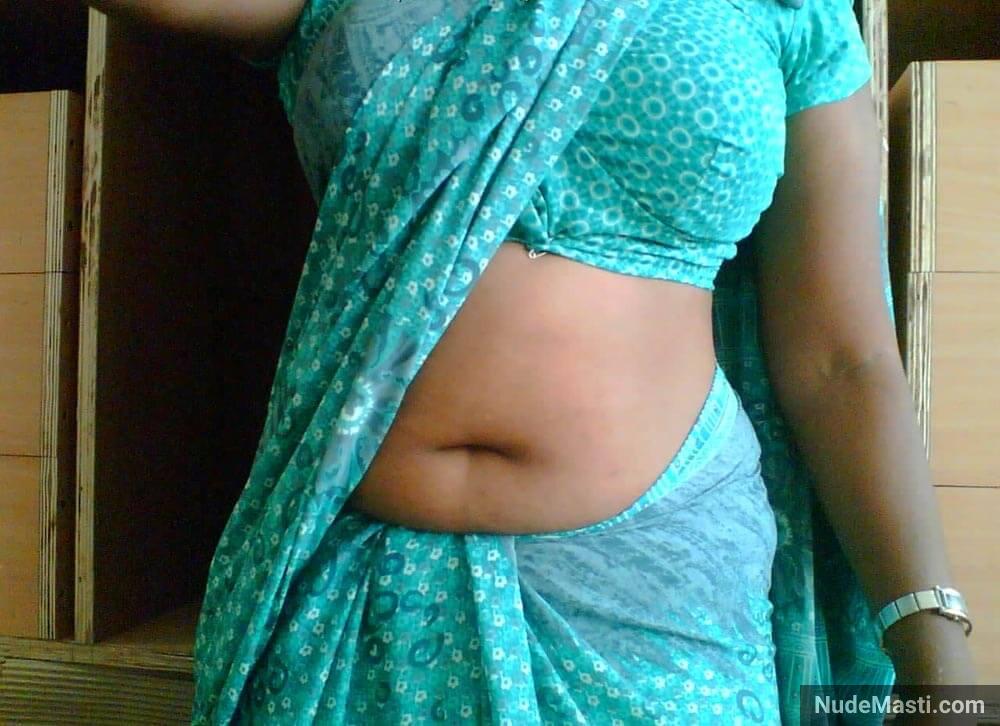 Hot pics of desi tamil aunty Jayantika with big boobs and sexy navel