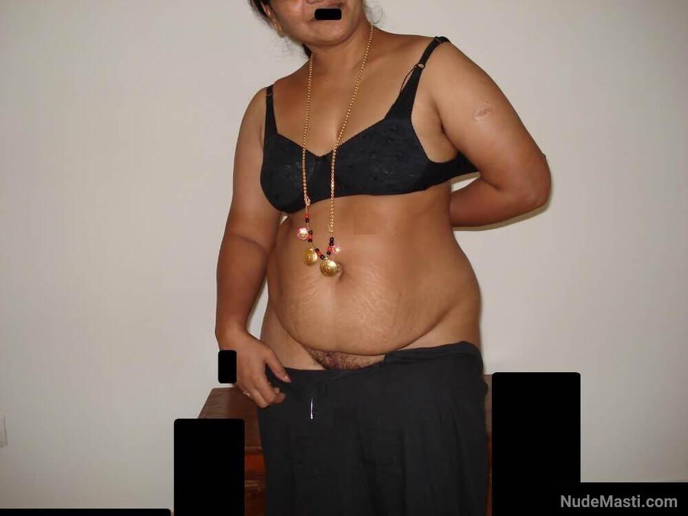 Desi Big Boobs Aunty Stripping Naked