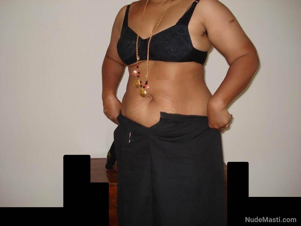 Desi Big Boobs Aunty Stripping Naked