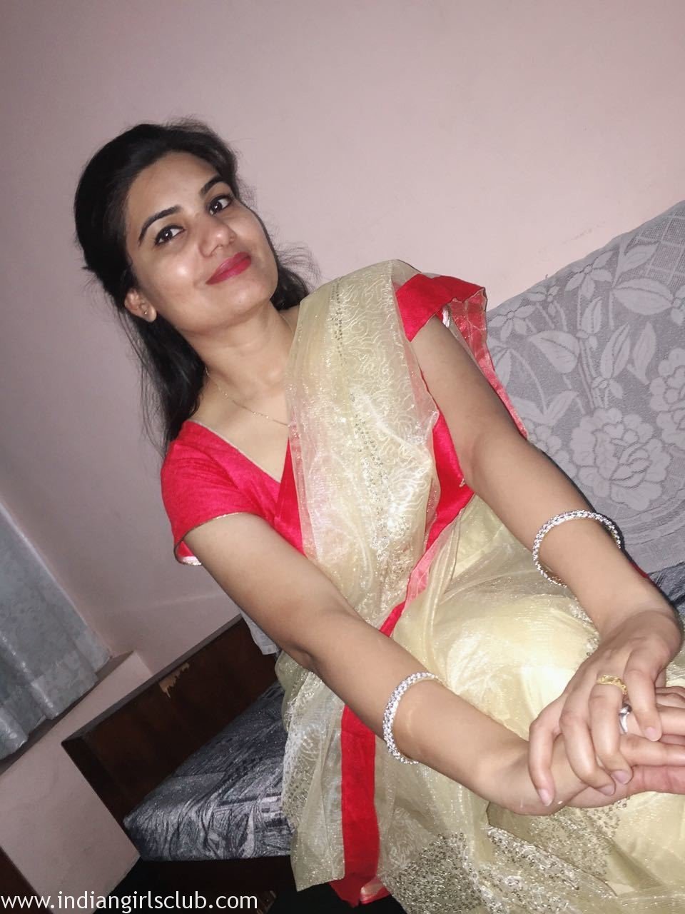 desi-hot-bhabhi-sonali-nude-selfies-001