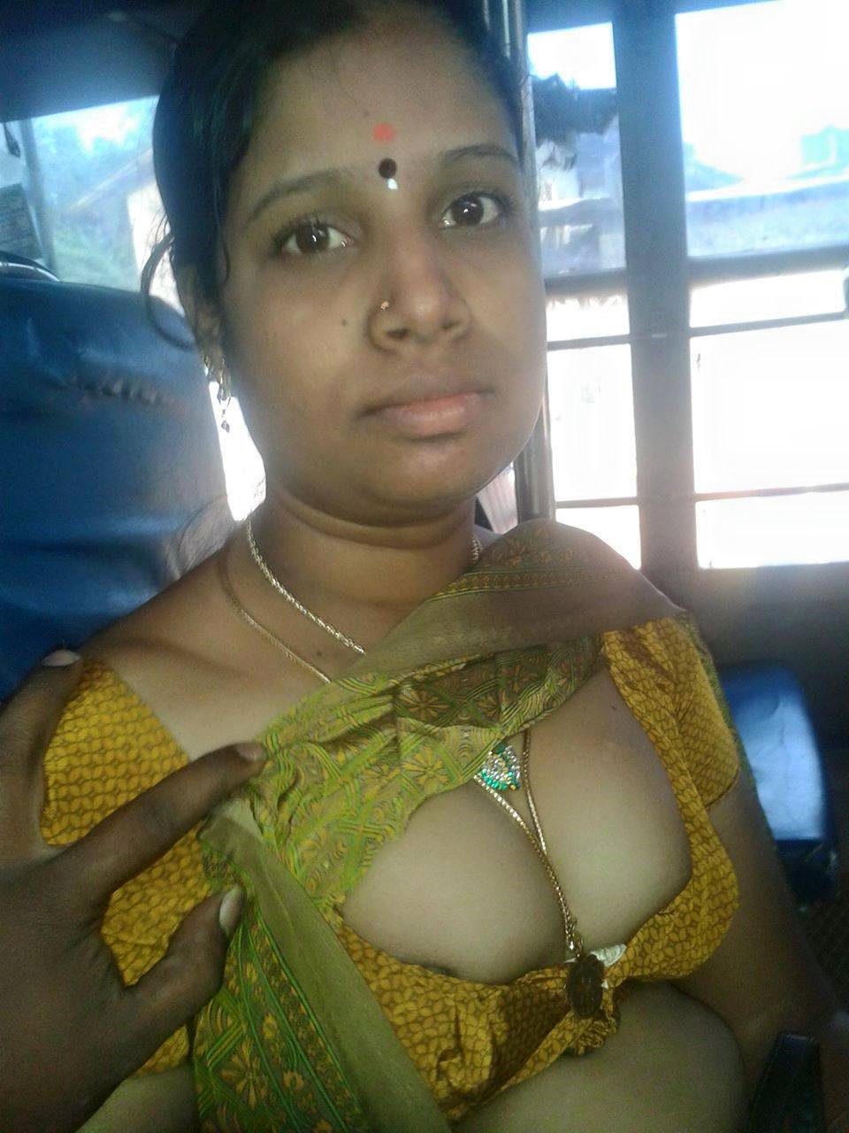 Mallu aunty boobs cleavage photos