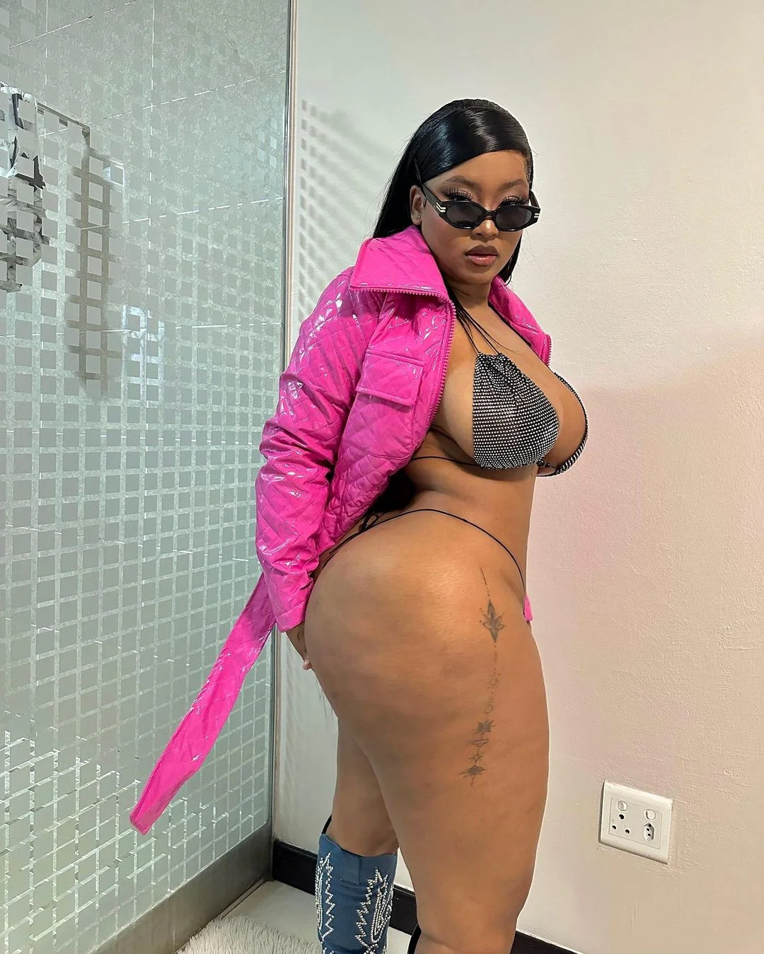 Naughty Pictures of Cyan Boujee