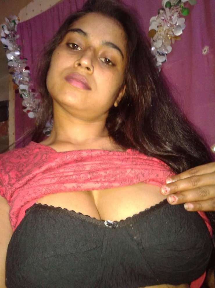 Desi Bhabhi Nangi Mamme Aur Chut Photos