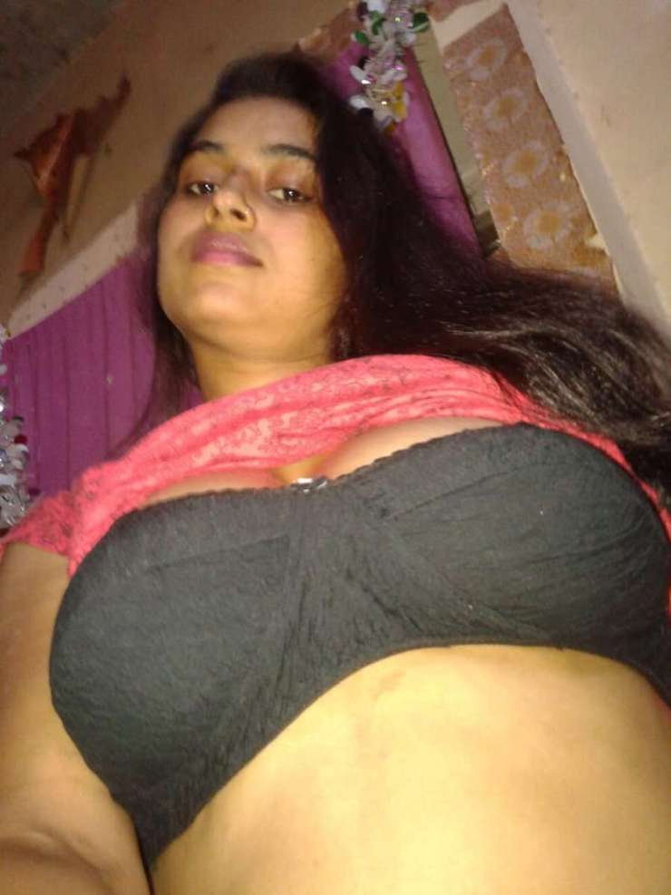 Desi Bhabhi Nangi Mamme Aur Chut Photos