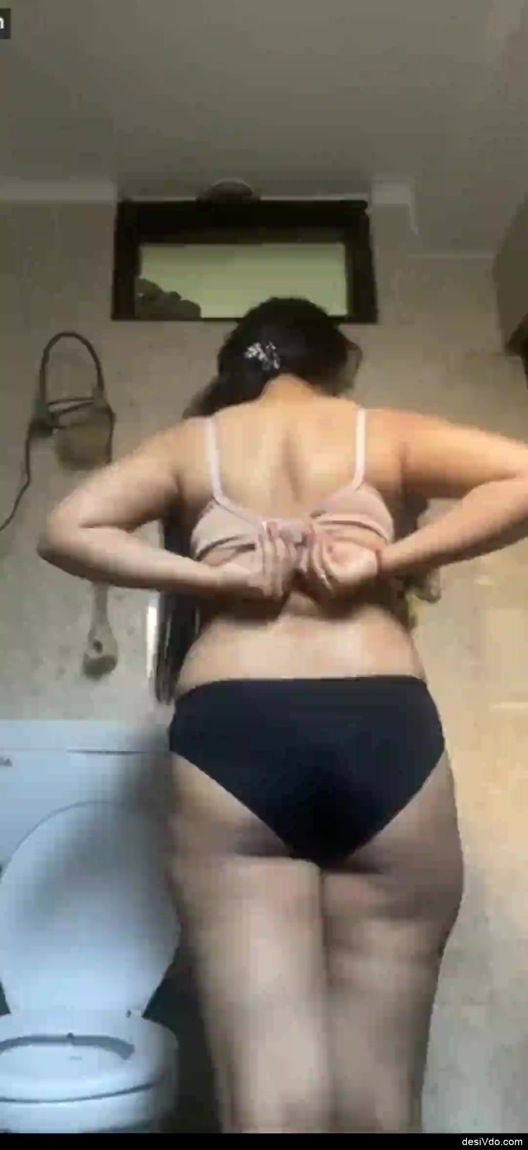 Cute nude desi babe showing big boobs pussy and huge naked ass