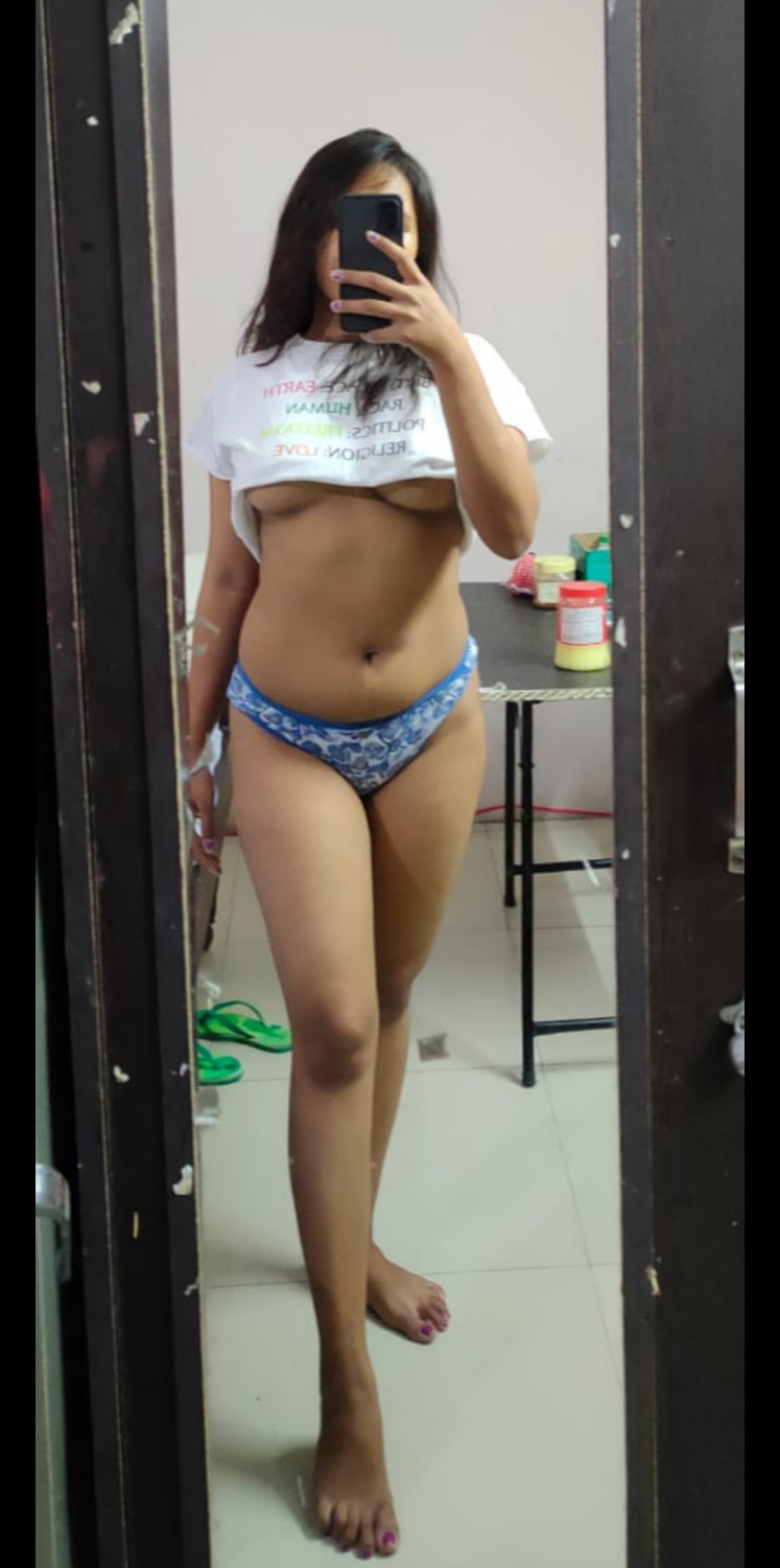 Indian girl nude selfies 2023