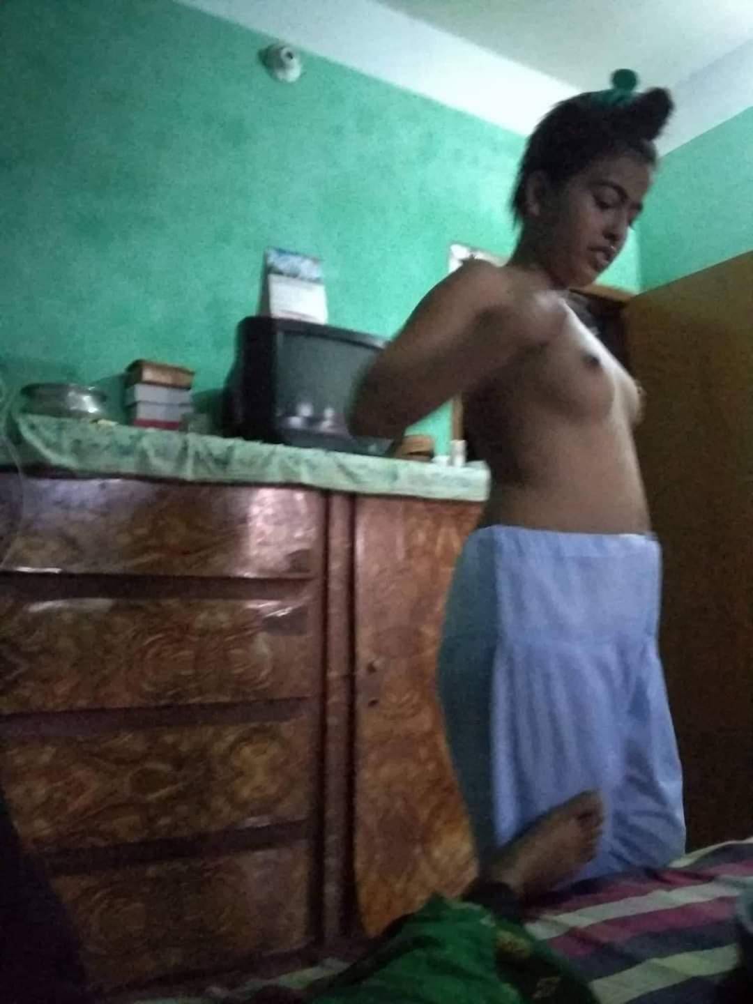 Desi hot Girl preparing for Hard Sex..link in comment
