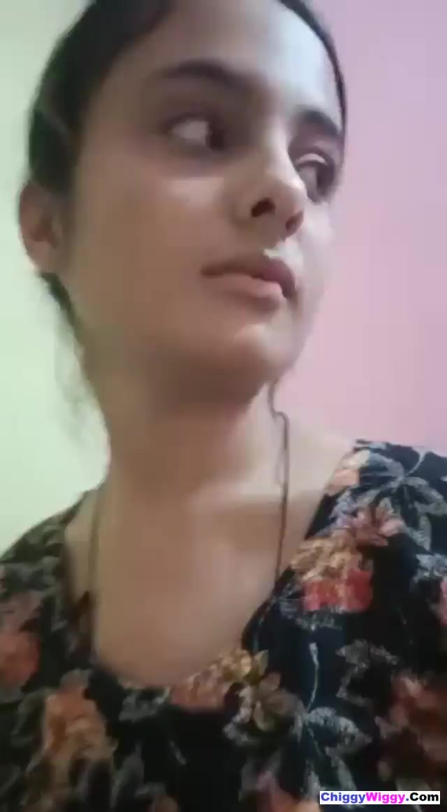 Indore girl boobs show to lover viral MMS