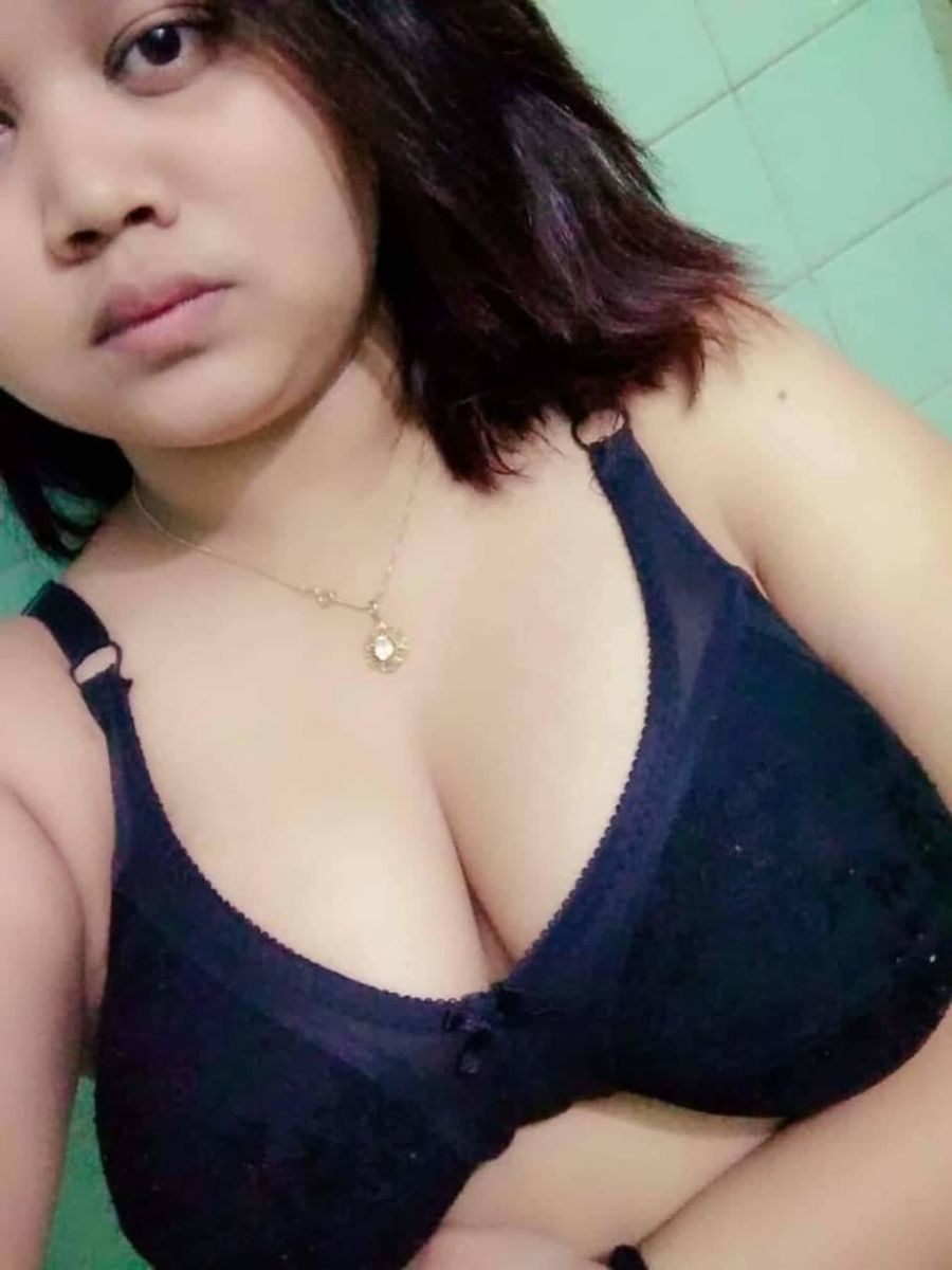 Desi Hot girl Boobs Show Nude Photos