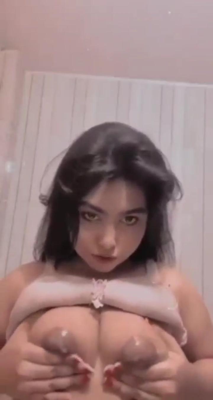 Horny Desi Insta Girl Latest Viral Videos Spitting on her Boobs Licking Accidentally Posted on Instagram Story Total 6 Videos with Full Face