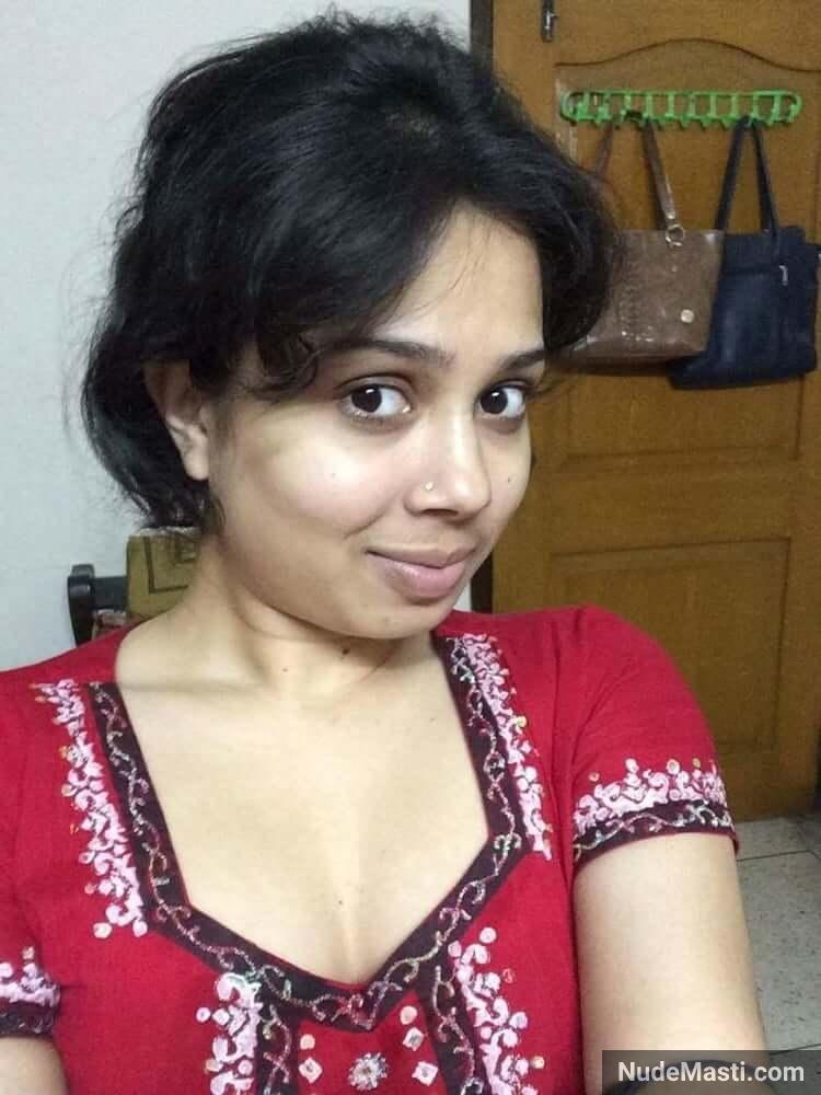 Horny mallu wife erotic nude pics