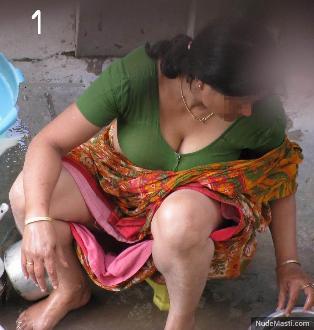 35 Big Indian boobs imprisoned in blouse pics!