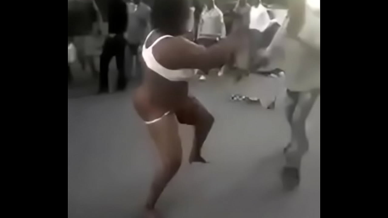 Woman Strips Completely Naked During A Fight With A Man In Nairobi CBD