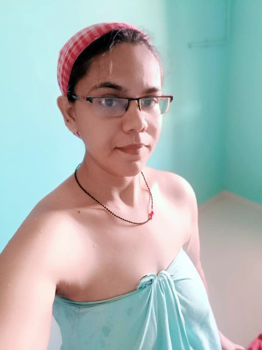 Desi Bhabhi Hanging Boobs Show Pics Leaked