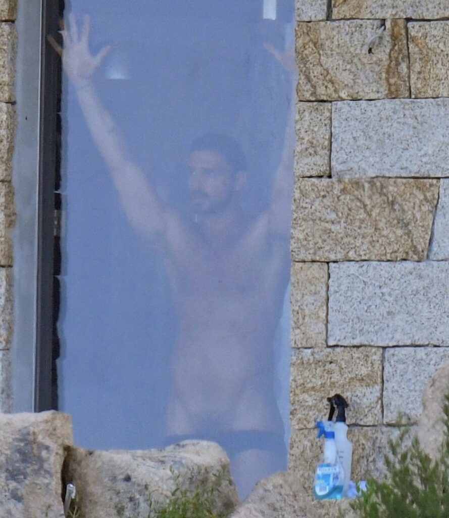 Italian actor Michele Morrone caught naked in a hotel room!