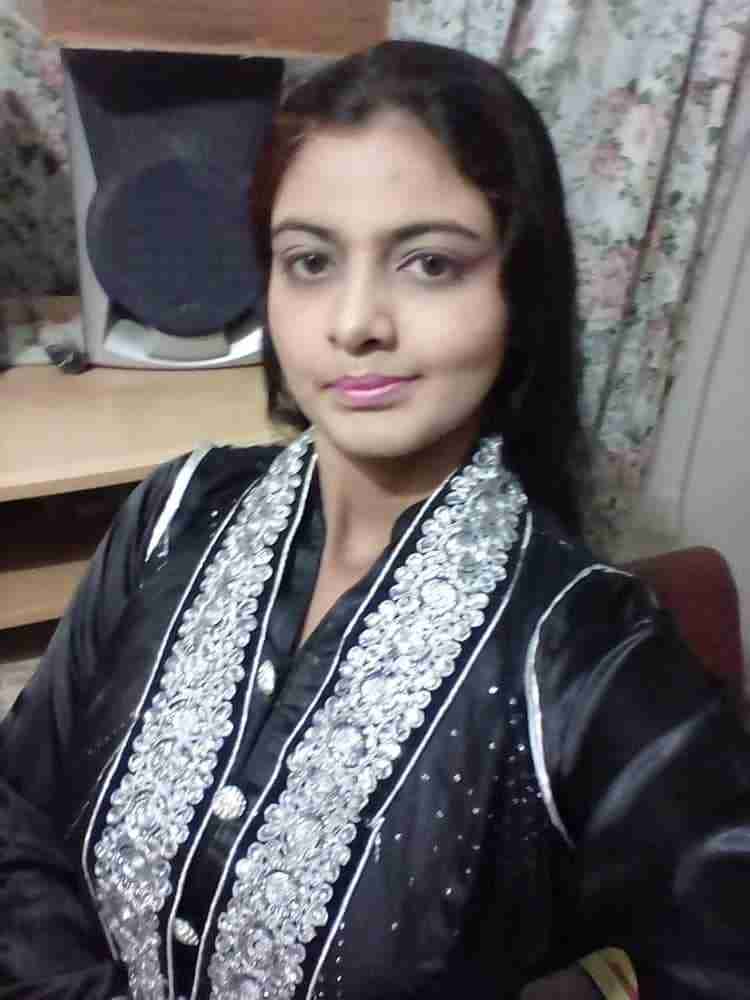 Busty Paki GF pics collection goes live