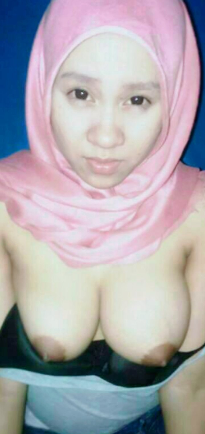 Tante jilbab bugil